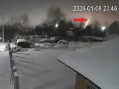 Wygląda jak spadające meteoryty. Oto czym i co zaatakowali Rosjanie