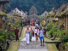 Burza wokół słynnej wyspy. Chcą sprawdzać konta bankowe turystów