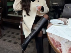 Ten model kozaków robi całą stylizację. Paryżanki stawiają na 