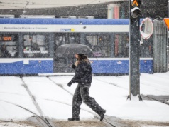 Śnieżyce i mróz uderzają w Polskę. Trzy osoby zmarły z wychłodzenia. Są alerty IMGW