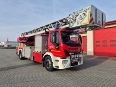 Nowa drabina zaparkowała w garażu JRG 2 Tarnów