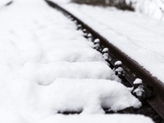 Silny mróz w Łódzkiem. Utrudnienia dla pasażerów pociągów