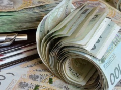 Bez pracy po pięćdziesiątce? Sprawdź stawki i okres pobierania zasiłku w 2026 r.