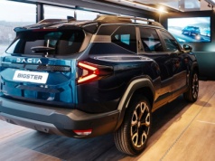 Najbogatsza wersja Journey potaniała do 107 tys. zł. SUV Dacii ma 702-litrowy bagażnik i pali 5,4 l