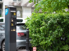 Koniec darmowego parkowania w weekendy? Miasta chętnie sięgają po nowe narzędzie