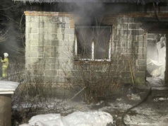 Pożar budynku mieszkalnego. W akcji kilka zastępów straży pożarnej