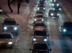 "Elektryki" kontra zimowe zatory. Ile przetrwają? Wyniki testu zaskakują