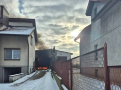 Pożar garażu w Opatówku. W środku butle z gazem