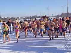 Bieg na golasa nad Zalewem Zemborzyckim. Lubelski Klub Morsów zaprasza na zimowe wyzwanie