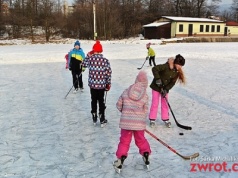 Wchodzenie na zamarznięte zbiorniki wodne może być niebezpieczne. Strażacy i policja apelują o zachowanie ostrożności