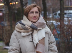 Kurtki "zimowy kokon" odchodzą do lamusa. Czas na talię osy z "Belted Down Coat"