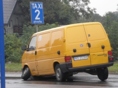 Kiedyś ktoś podszedł i zapytał. Dzisiaj tylko odwraca głowę