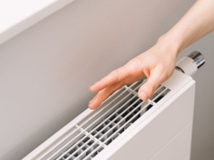 Polacy masowo zmieniają sposób ogrzewania. Węgiel i drewno w odwrocie