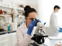 Jak obumierające komórki nowotworowe uruchamiają odpowiedź immunologiczną – nowe badanie