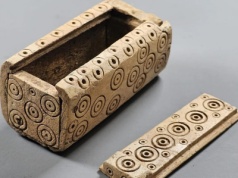 Unikatowe pudełko z kości w rzymskim grobie. Archeolodzy jeszcze nigdy czegoś takiego nie widzieli