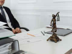 Nie musisz płacić za poradę prawną. Skorzystaj z poradnictwa obywatelskiego