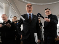 Żeby nie wkurzyć Kierownika. 