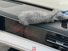 Skarpetki znalazły nietypowe zastosowanie. W zimie mogą przydać się w samochodzie