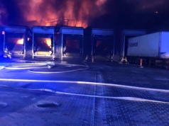 Płomienie i dym widać z kilometrów. Katastrofalny pożar, w akcji 30 zastępów straży pożarnej