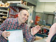 Nietrafiony zakup i problem przy kasie. Kiedy sklep może odmówić zwrotu?