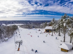 Pełna moc zimowego szaleństwa w Arłamowie. Ruszył drugi wyciąg, wszystkie trasy otwarte