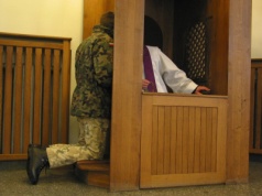 Idą do spowiedzi i popełniają te błędy. "Może opierać się na iluzji i ślepocie"