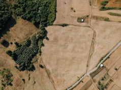 Zakup działki w 2026 roku. Mniej ofert, wyższe ceny i przepisy, które mogą pokrzyżować plany