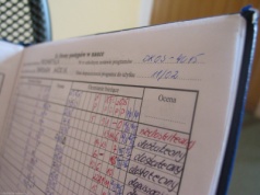 Wiele szkół pod koniec semestru popełnia ten błąd. Kurator: Nie robi się "zaliczeń półrocza"