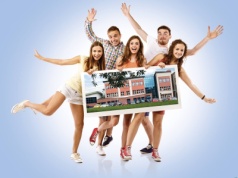 „Obowiązkowe odczytywanie biblijnych wersetów”. Bielska placówka na czele antyplebiscytu szkolnych absurdów