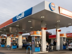 Amerykański gigant, znany z Formuły 1, wchodzi do Polski. Będzie nowa sieć stacji paliw