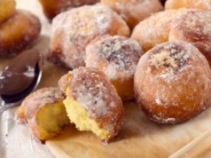 Te pyszne i puszyste pączki zrobisz w mig. Bez czekania i wyrastania ciasta