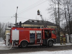 Pożar w budynku Monaru. Kilkanaście osób ewakuowano. W akcji 12 zastępów straży pożarnej