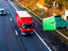Wielka Brytania rozprawia się z tablicami rejestracyjnymi niewidzialnymi dla fotoradarów