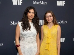 Scenarzystki  K-popowych łowczyń demonów pracują nad filmem o gigantycznej kobiecie