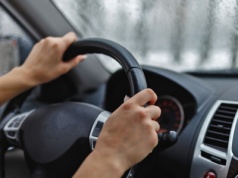 Dlaczego kierownica drży? To nie musi być wina niewyważonych kół