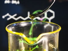 Chemicy rozgryźli zagadkę sprzed 80 lat. Klucz do kontroli ‘ręczności’ cząsteczek