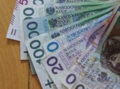 Nawet 800 zł co miesiąc. Im szybciej złożysz wniosek, tym więcej dostaniesz, lepiej się pospieszyć