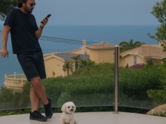 Przemoc wolności finansowej. Mateusz Szufel zarobił milion w rok, ale zamiast człowiekiem sukcesu, stał się „chomikiem, który biegnie w złotym kołowrotku”