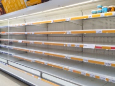 Upada duża sieć supermarketów. Zagrożonych nawet 70 sklepów. Klienci wściekli