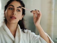 Zapomnij o hennie na brwi. Wystarczą te 2 produkty, które masz w kuchni