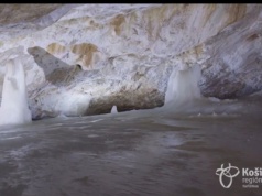 W tej jaskini śnieg leży cały rok. Kiedyś trenowali tu łyżwiarze, dziś to turystyczna perła Słowacji