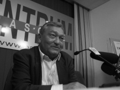 Nie żyje znany pisarz. Słynął z publikacji o "istotach pozaziemskich"