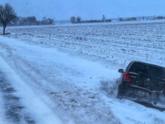 Fatalne warunki na drogach. Zima w natarciu (ZDJĘCIA)
