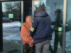 Niefortunny plan 44-latka. Chciał oszukać policję, prosto ze skrzyni na pościel trafił za kratki