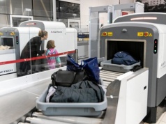 "Belt bumping" to powszechny błąd na lotnisku. Dlatego kontrola bezpieczeństwa się wydłuża