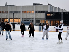 Lodowisko przy Nowohuckim Centrum Kultury bez miejskich zniżek. „To obiekt komercyjny”
