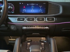 Wnętrze tego Mercedesa już trąci myszką, ale mnie ono odpowiada. Gorzej z ceną