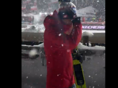 Tego nie pokazali w telewizji. Nawrocki przedarł się do Stocha i zaśpiewali hymn