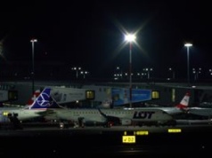 Problemy na Lotnisku Chopina. Samoloty LOT przekierowane