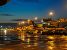 Śnieg sparaliżował polskie lotnisko. Samoloty przekierowane do innego miasta